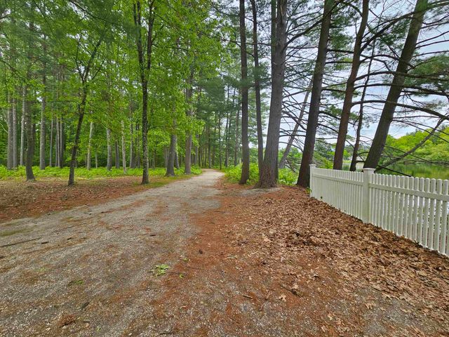9 Bartemus Trl Apt 208, Nashua, NH 03063