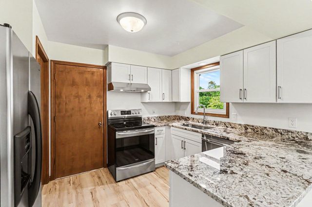 7626 Hampton Oaks Drive, Portage, MI 49024