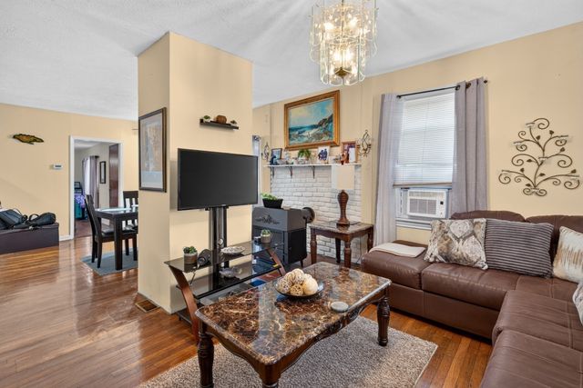 445 Walnut Ave, Boston, MA 02130