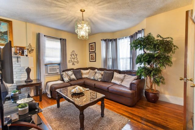 445 Walnut Ave, Boston, MA 02130