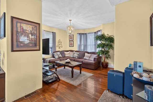 445 Walnut Ave, Boston, MA 02130