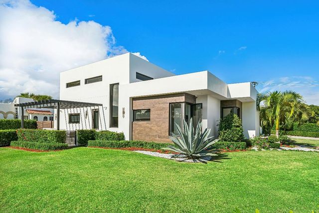 1801 N Lakeside Drive, Lake Worth Beach, FL 33460