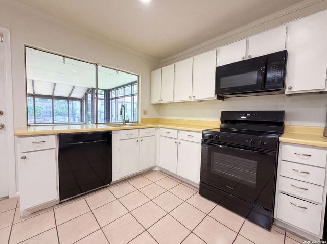 8023 SHADOW FRST, San Antonio, TX 78239
