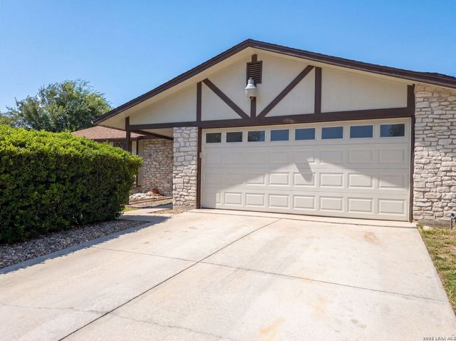 8023 SHADOW FRST, San Antonio, TX 78239