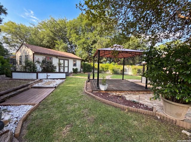 8023 SHADOW FRST, San Antonio, TX 78239