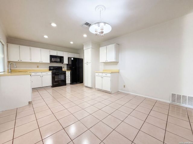 8023 SHADOW FRST, San Antonio, TX 78239
