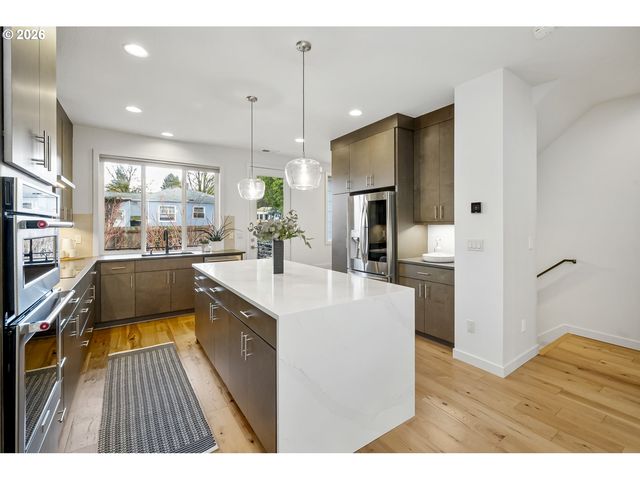 2742 Se 28TH Ave, Portland, OR 97202