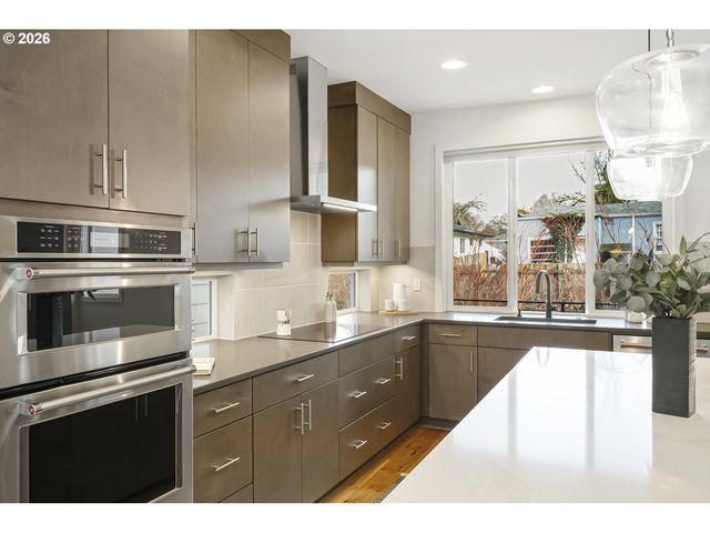 2742 Se 28TH Ave, Portland, OR 97202