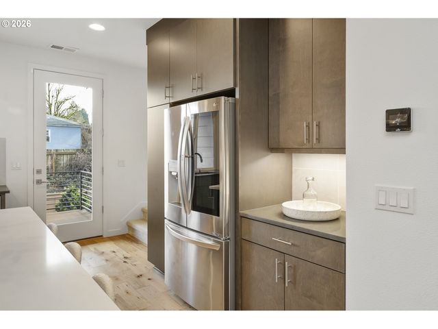 2742 Se 28TH Ave, Portland, OR 97202