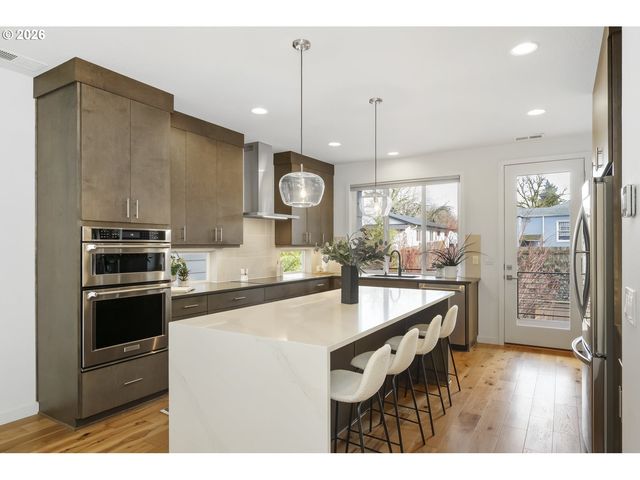 2742 Se 28TH Ave, Portland, OR 97202