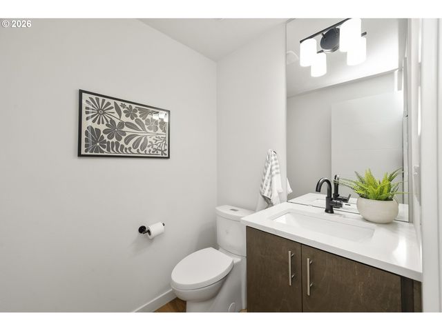 2742 Se 28TH Ave, Portland, OR 97202