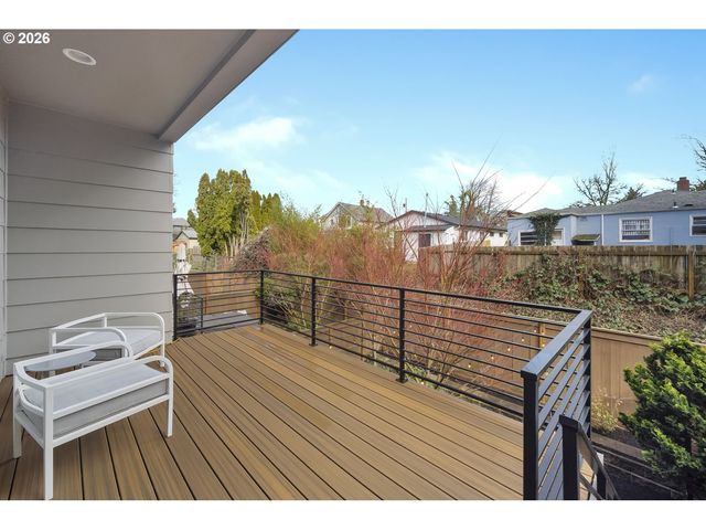 2742 Se 28TH Ave, Portland, OR 97202