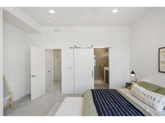 2742 Se 28TH Ave, Portland, OR 97202