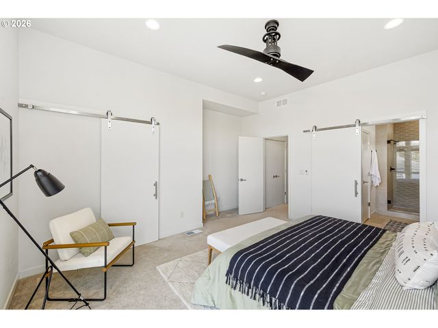 2742 Se 28TH Ave, Portland, OR 97202