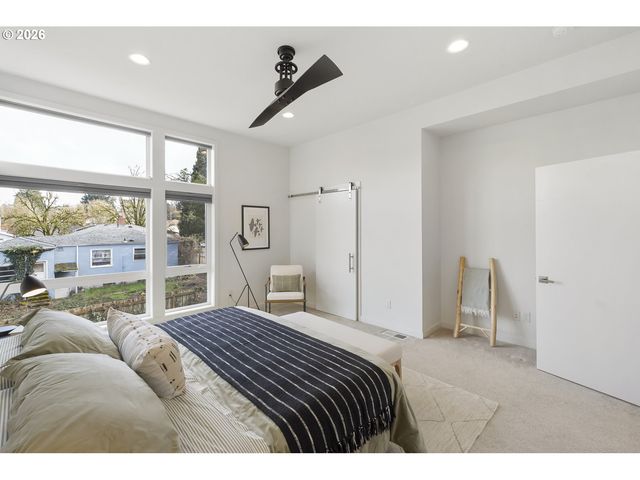 2742 Se 28TH Ave, Portland, OR 97202