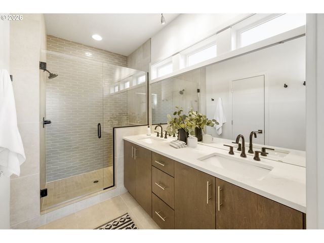 2742 Se 28TH Ave, Portland, OR 97202