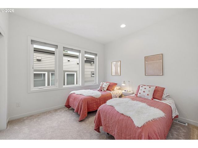 2742 Se 28TH Ave, Portland, OR 97202