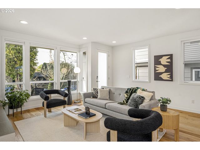 2742 Se 28TH Ave, Portland, OR 97202