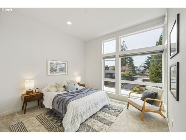 2742 Se 28TH Ave, Portland, OR 97202