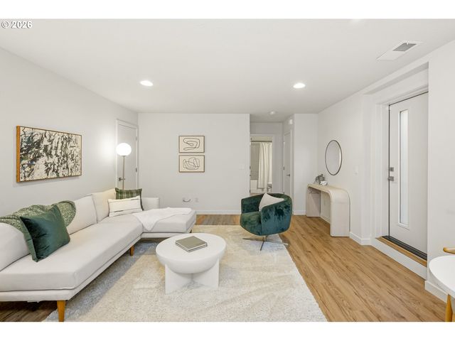 2742 Se 28TH Ave, Portland, OR 97202