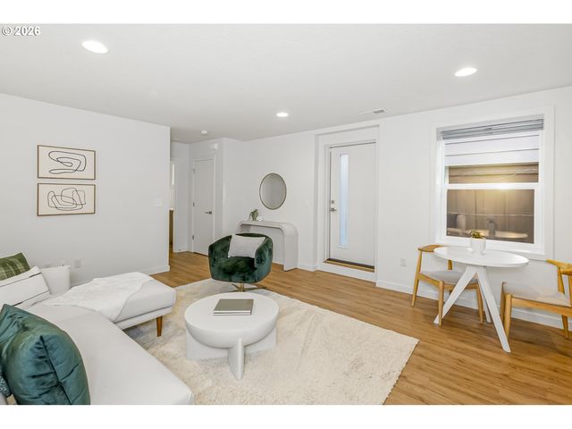 2742 Se 28TH Ave, Portland, OR 97202