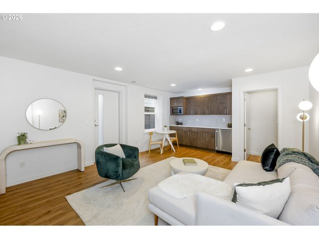 2742 Se 28TH Ave, Portland, OR 97202