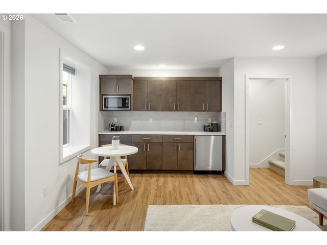 2742 Se 28TH Ave, Portland, OR 97202