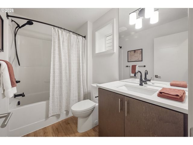 2742 Se 28TH Ave, Portland, OR 97202