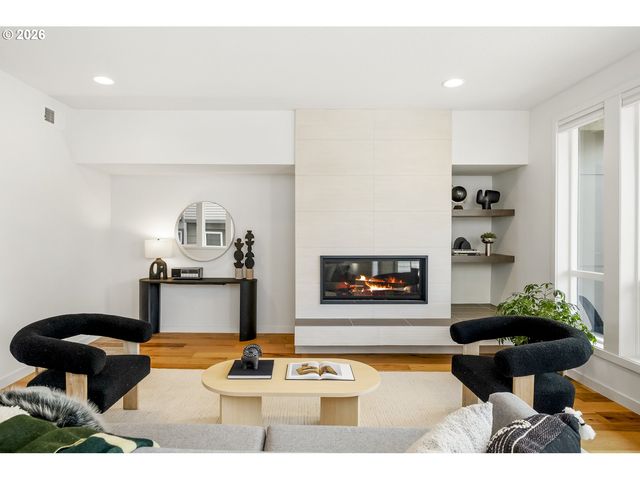 2742 Se 28TH Ave, Portland, OR 97202