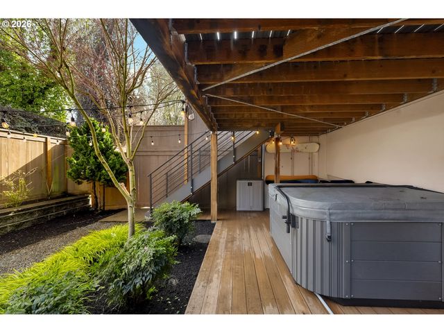 2742 Se 28TH Ave, Portland, OR 97202