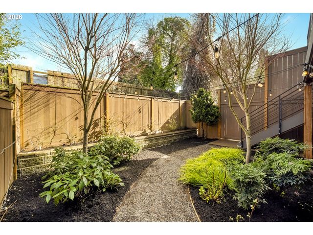 2742 Se 28TH Ave, Portland, OR 97202