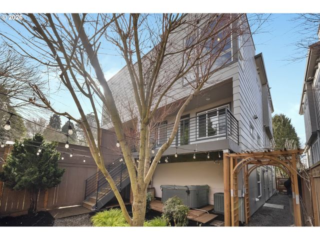 2742 Se 28TH Ave, Portland, OR 97202