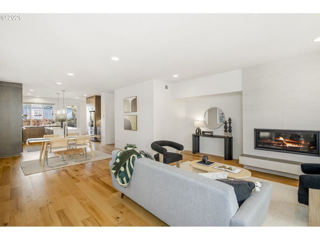 2742 Se 28TH Ave, Portland, OR 97202