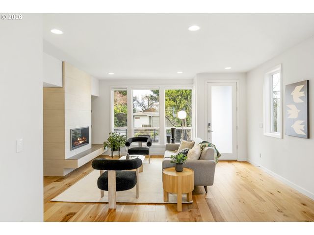 2742 Se 28TH Ave, Portland, OR 97202