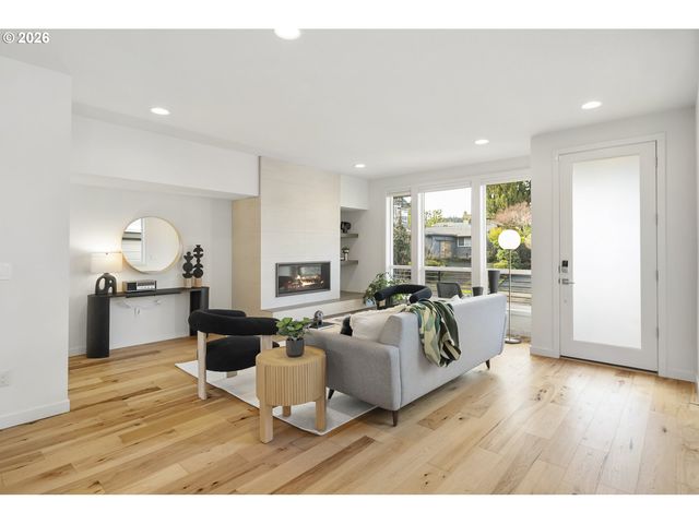 2742 Se 28TH Ave, Portland, OR 97202