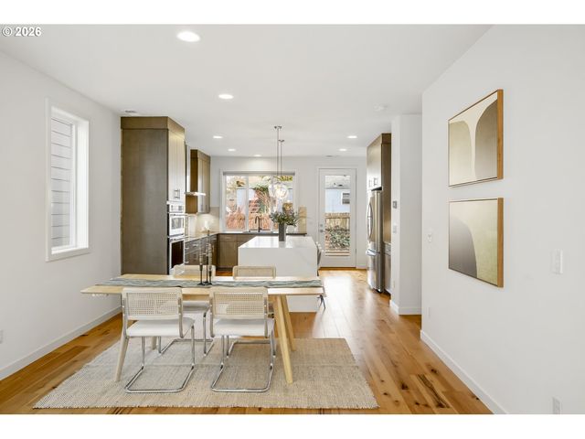 2742 Se 28TH Ave, Portland, OR 97202