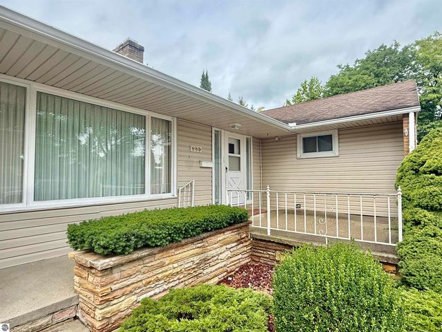 445 Yale Avenue, Alma, MI 48801