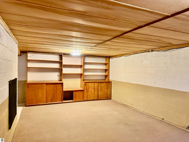 445 Yale Avenue, Alma, MI 48801