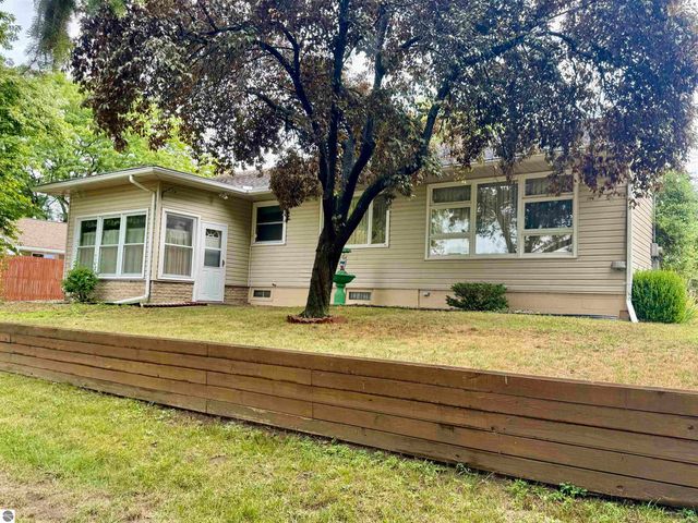 445 Yale Avenue, Alma, MI 48801