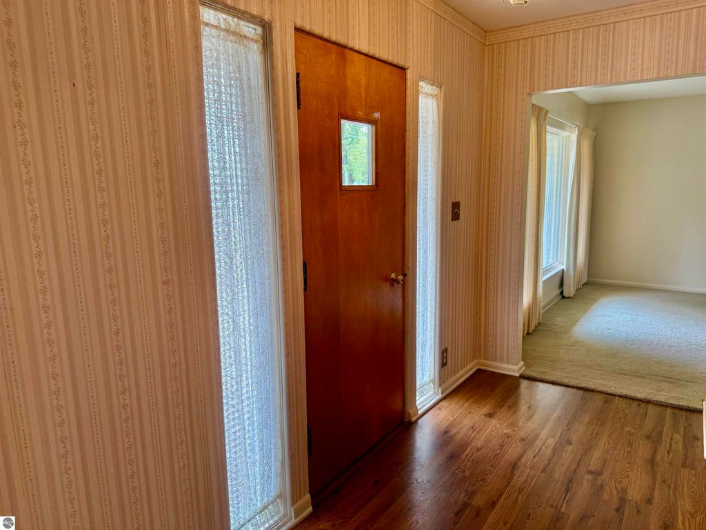 Image 12 of property listing at 445 Yale Avenue, Alma, MI 48801