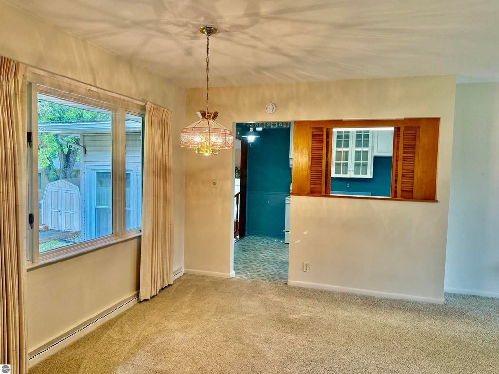 Image 14 of property listing at 445 Yale Avenue, Alma, MI 48801