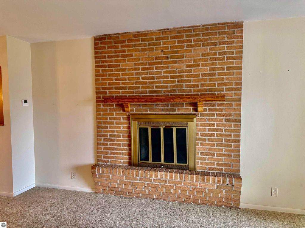 Image 16 of property listing at 445 Yale Avenue, Alma, MI 48801