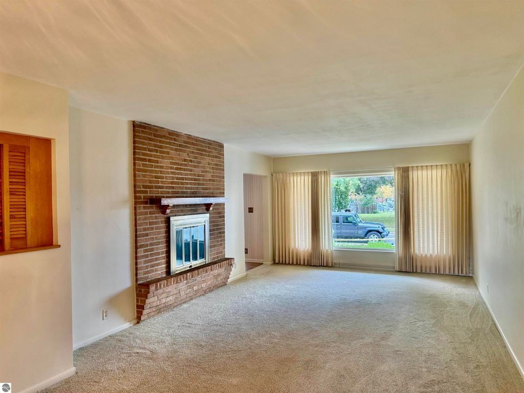 Image 17 of property listing at 445 Yale Avenue, Alma, MI 48801