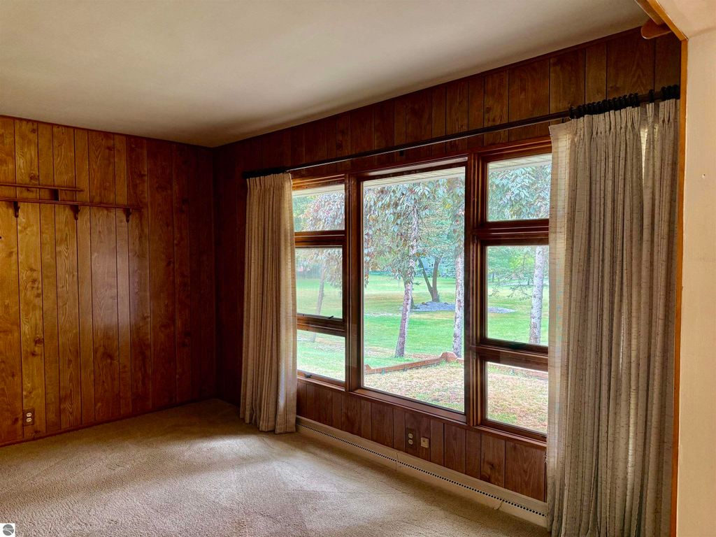 Image 18 of property listing at 445 Yale Avenue, Alma, MI 48801