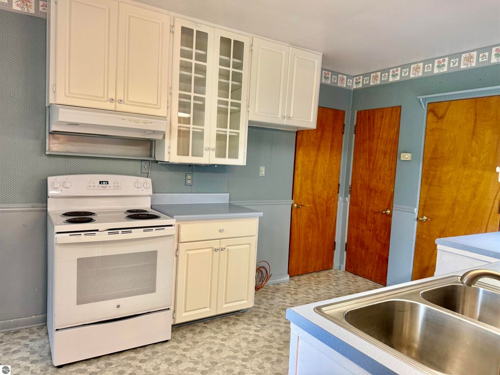 Image 20 of property listing at 445 Yale Avenue, Alma, MI 48801