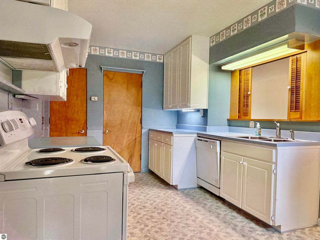 Image 21 of property listing at 445 Yale Avenue, Alma, MI 48801