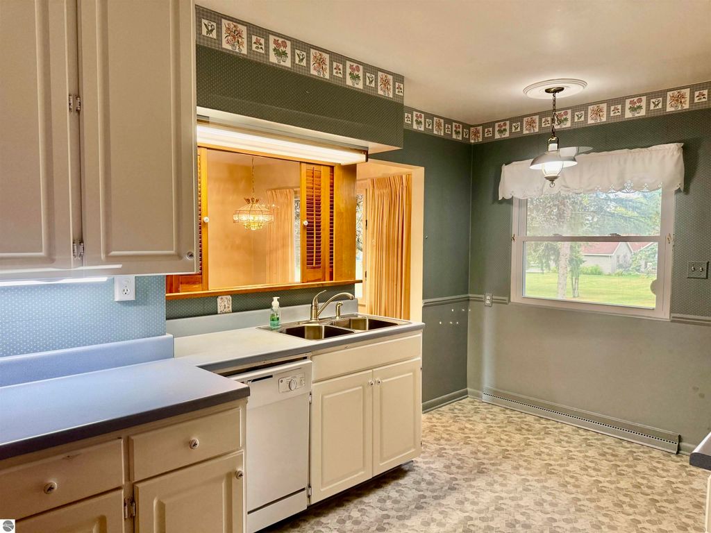 Image 23 of property listing at 445 Yale Avenue, Alma, MI 48801