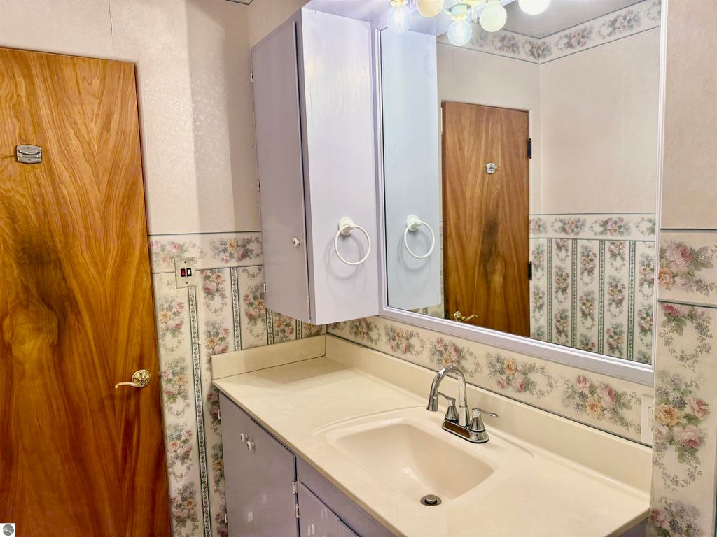 Image 30 of property listing at 445 Yale Avenue, Alma, MI 48801
