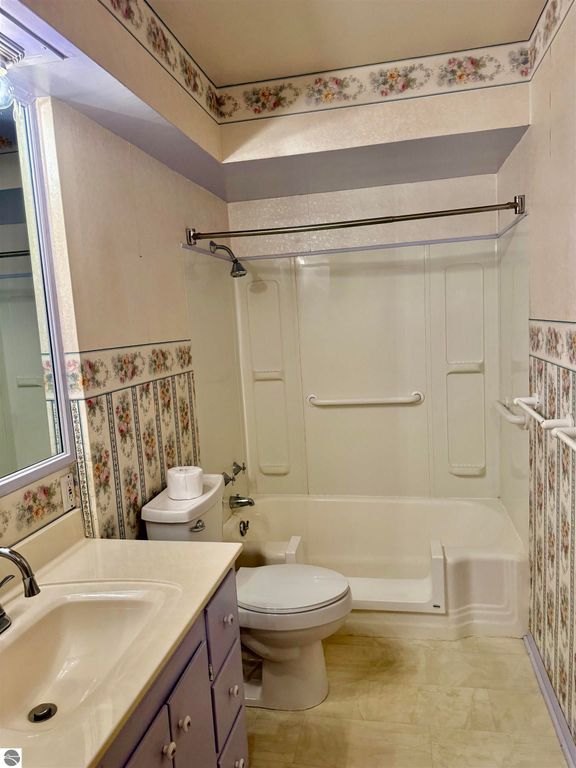 Image 31 of property listing at 445 Yale Avenue, Alma, MI 48801