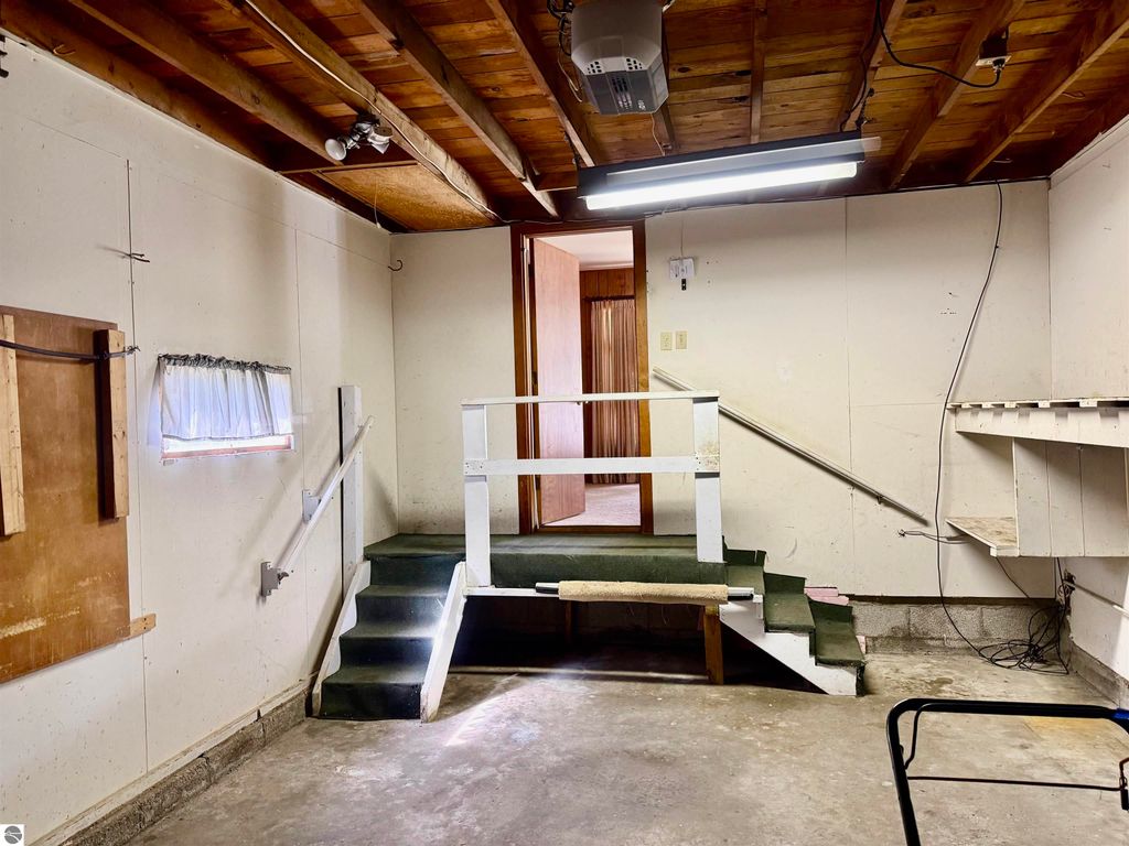 Image 40 of property listing at 445 Yale Avenue, Alma, MI 48801